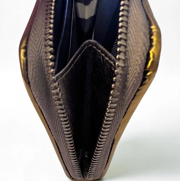 Burberry Metallic Knot Leather Small Zip Wallet - Picture 15 of 15